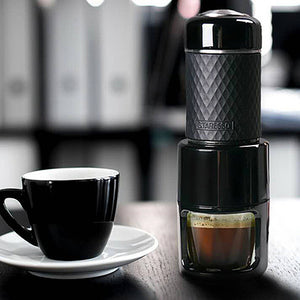 Manual capsule coffee machine