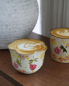 Stoneware Strawberry Flower Mouth Coffee Cup